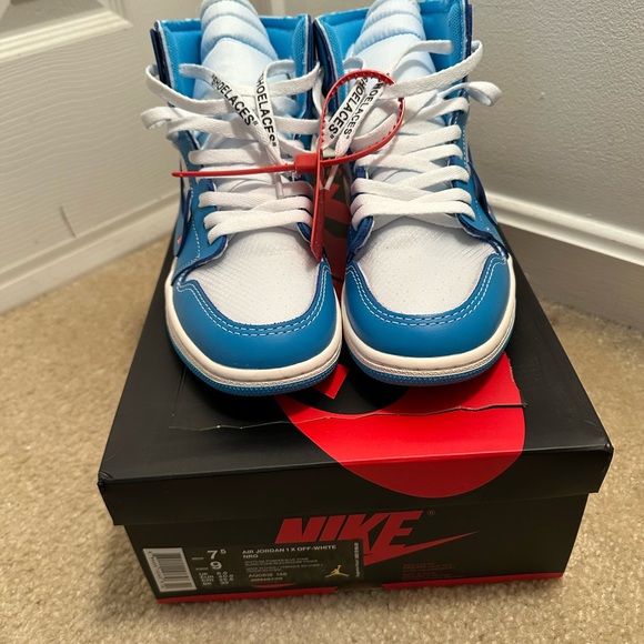 Nike Air Jordan 1 High x Off-White UNC Size 7.5 - Picture 5 of 8